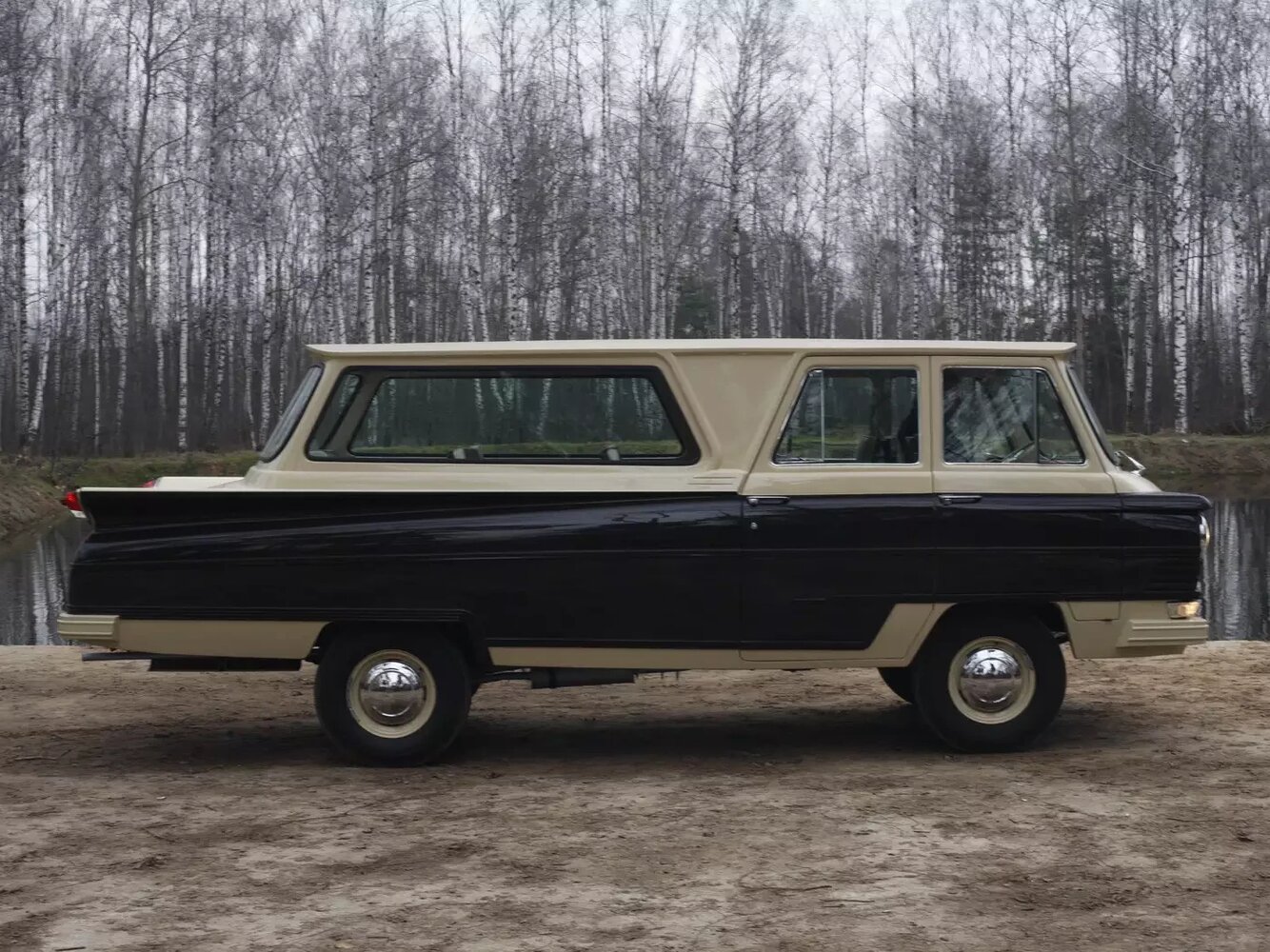 Сбоку