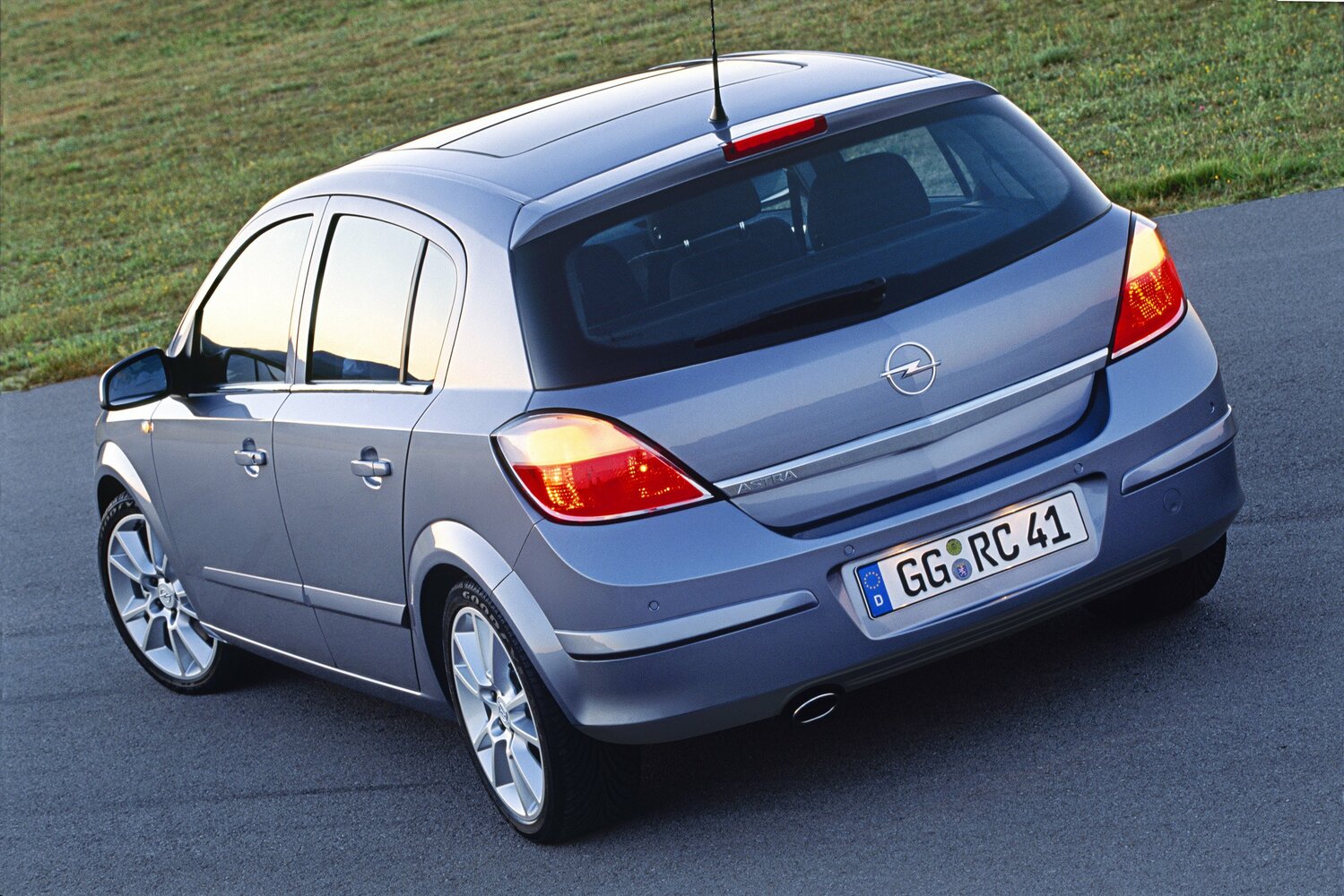 Сзади