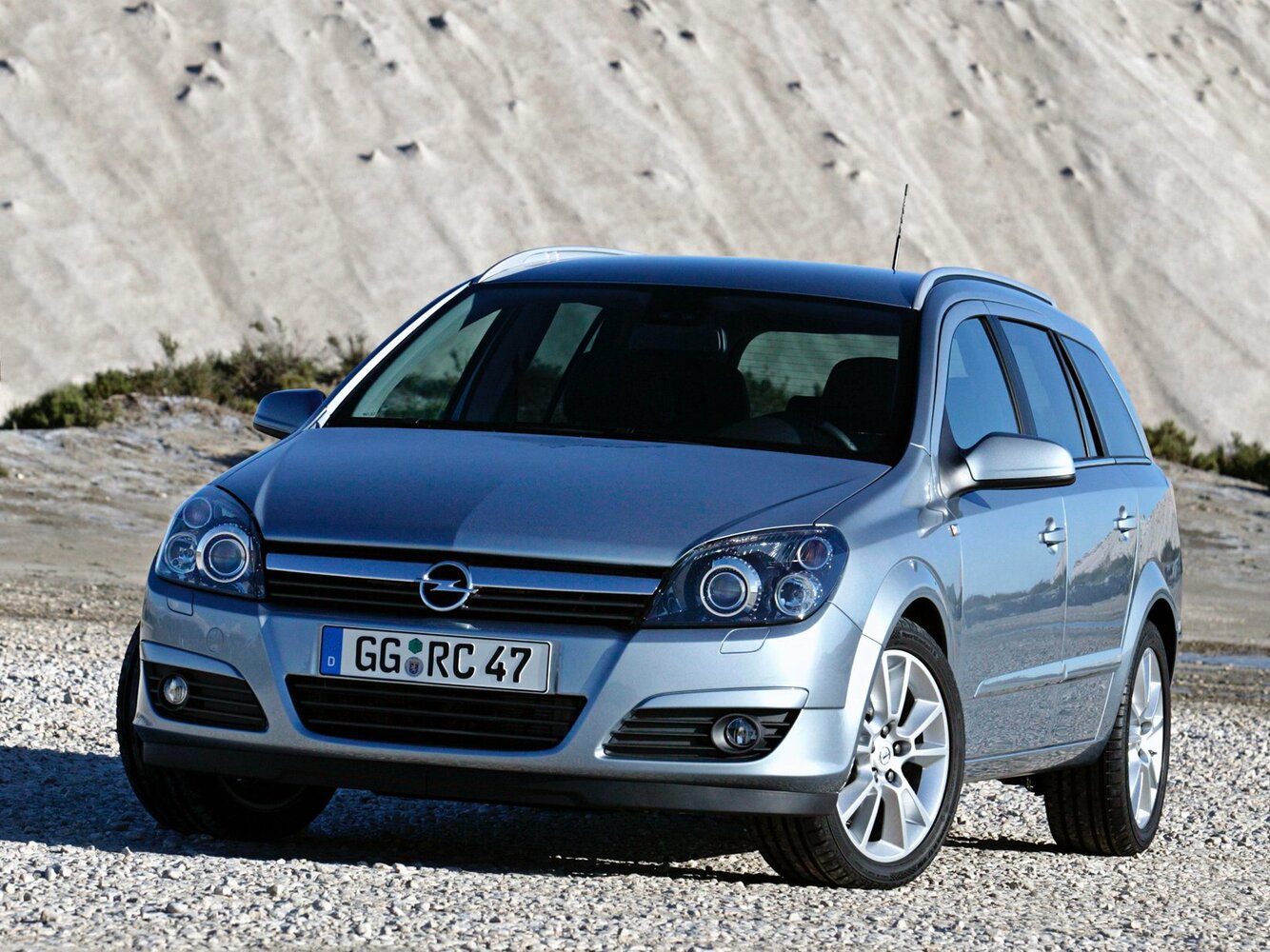 Спереди