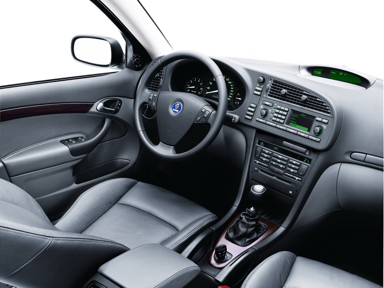 Салон спереди