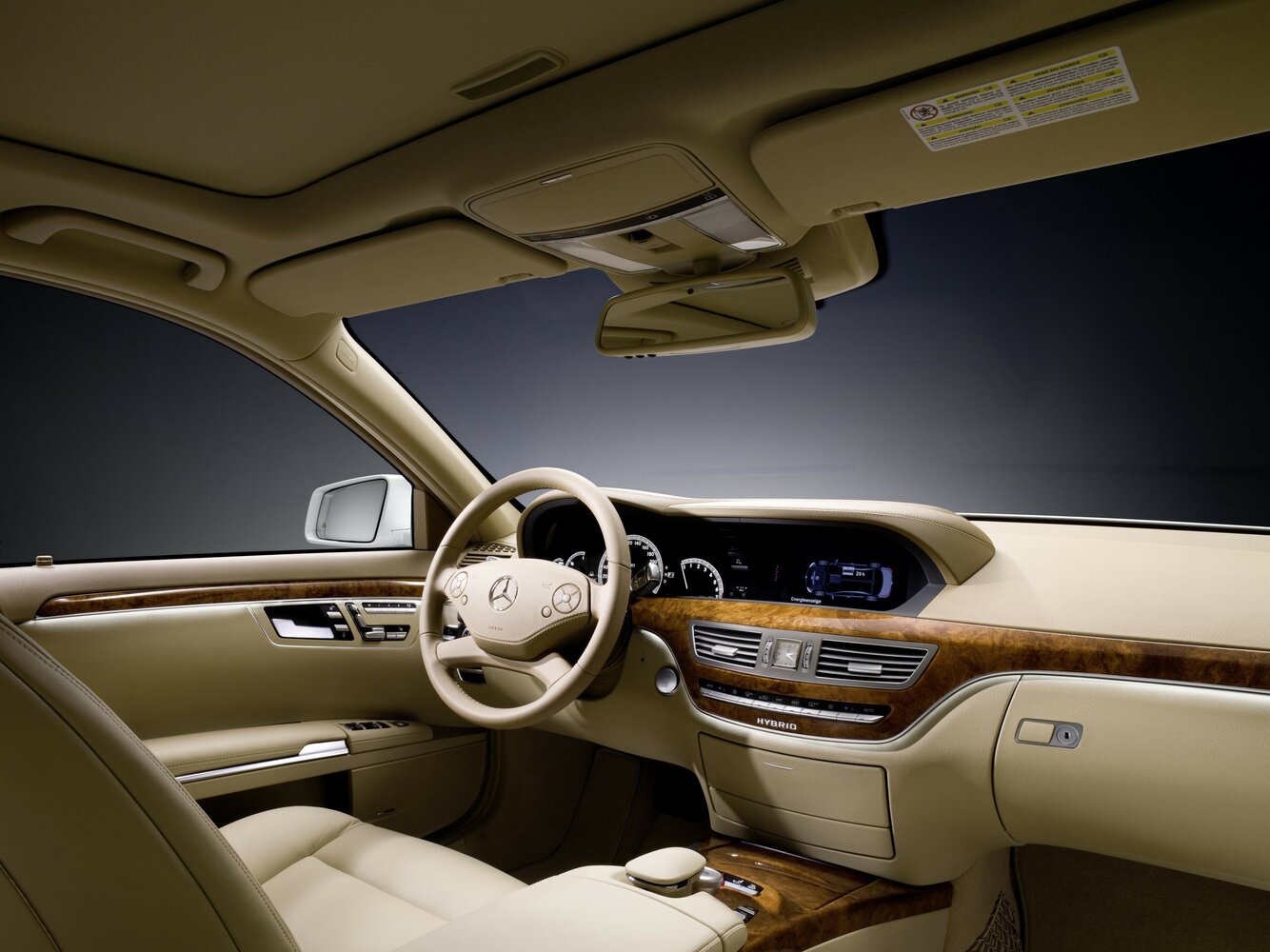 Салон спереди