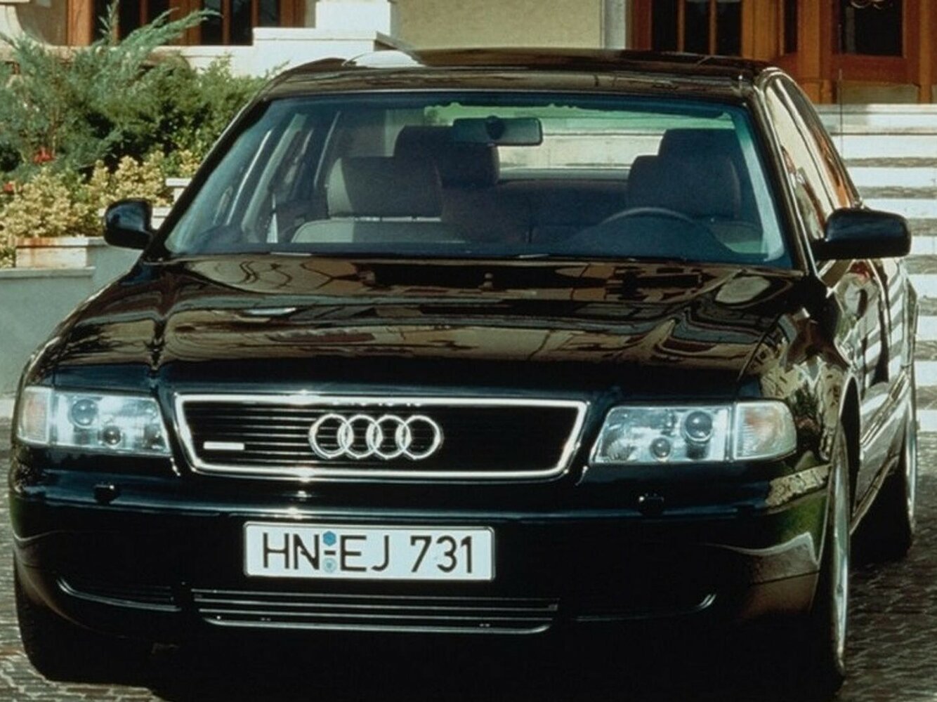 Спереди