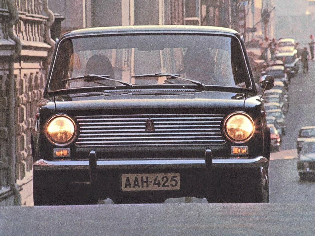 Спереди