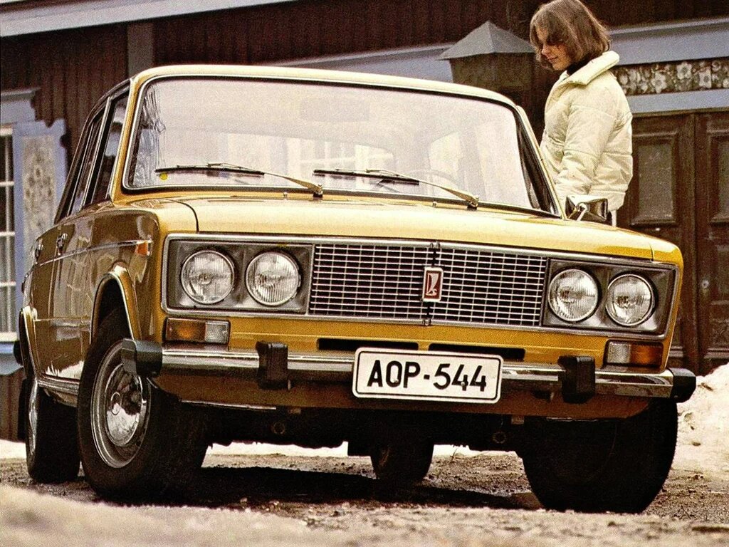 Спереди
