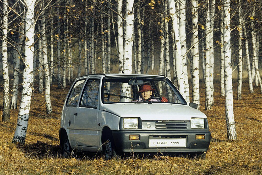 Спереди