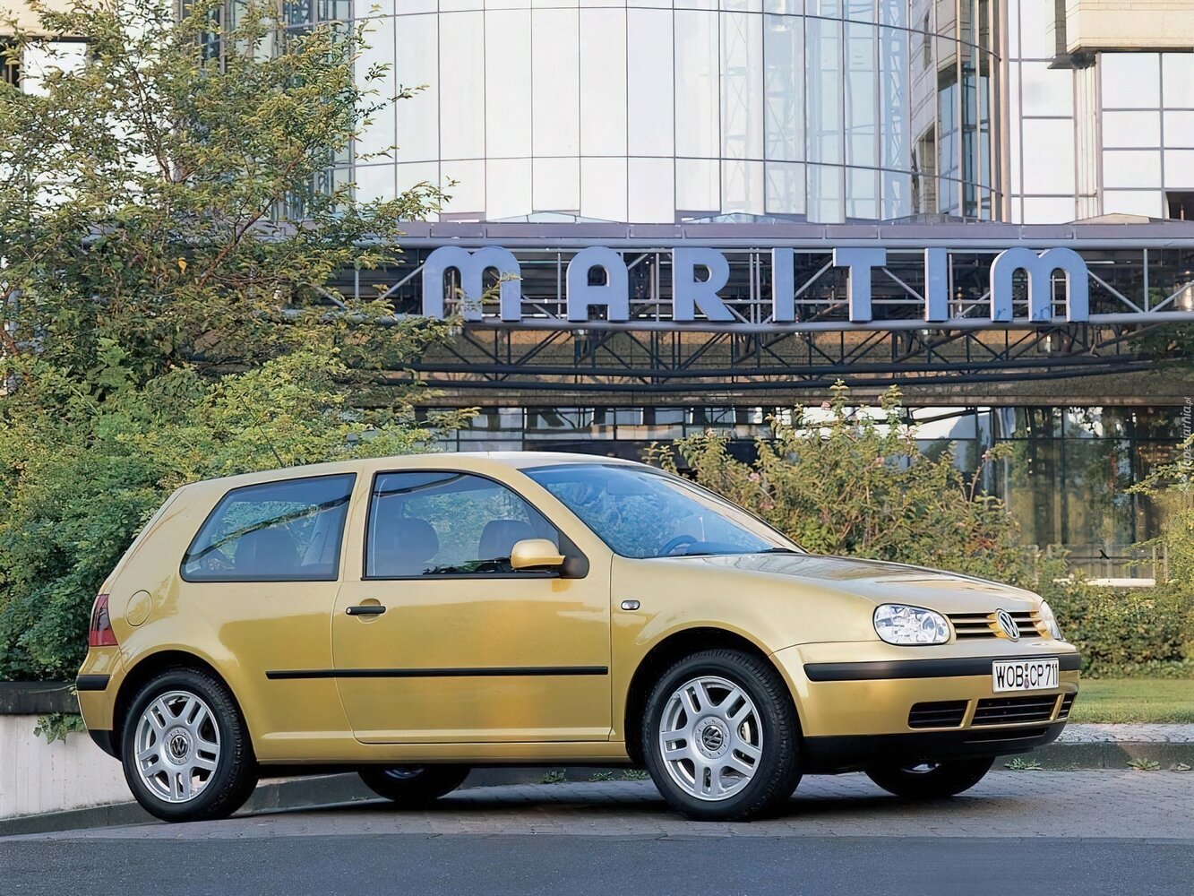 Сбоку