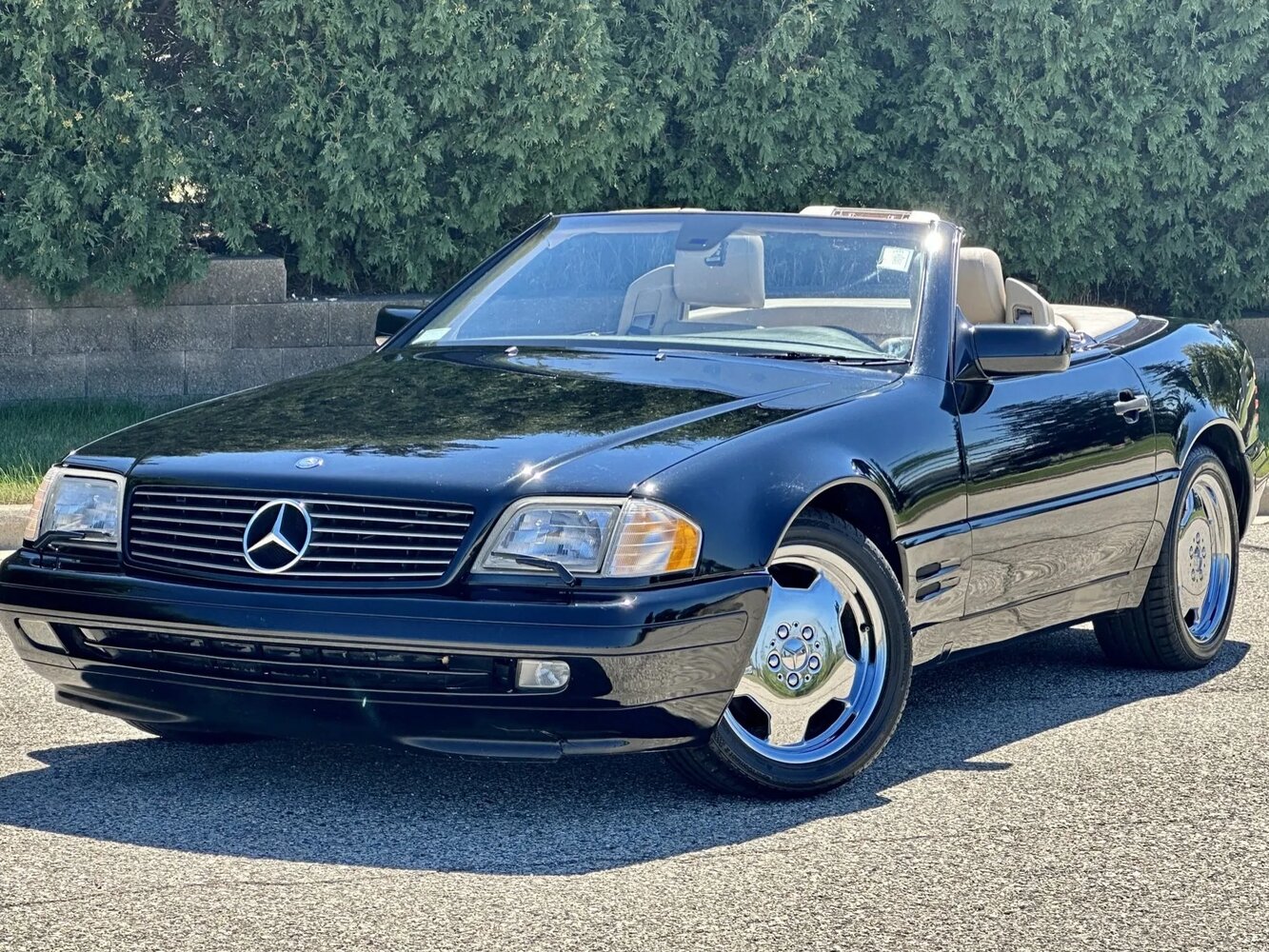Спереди