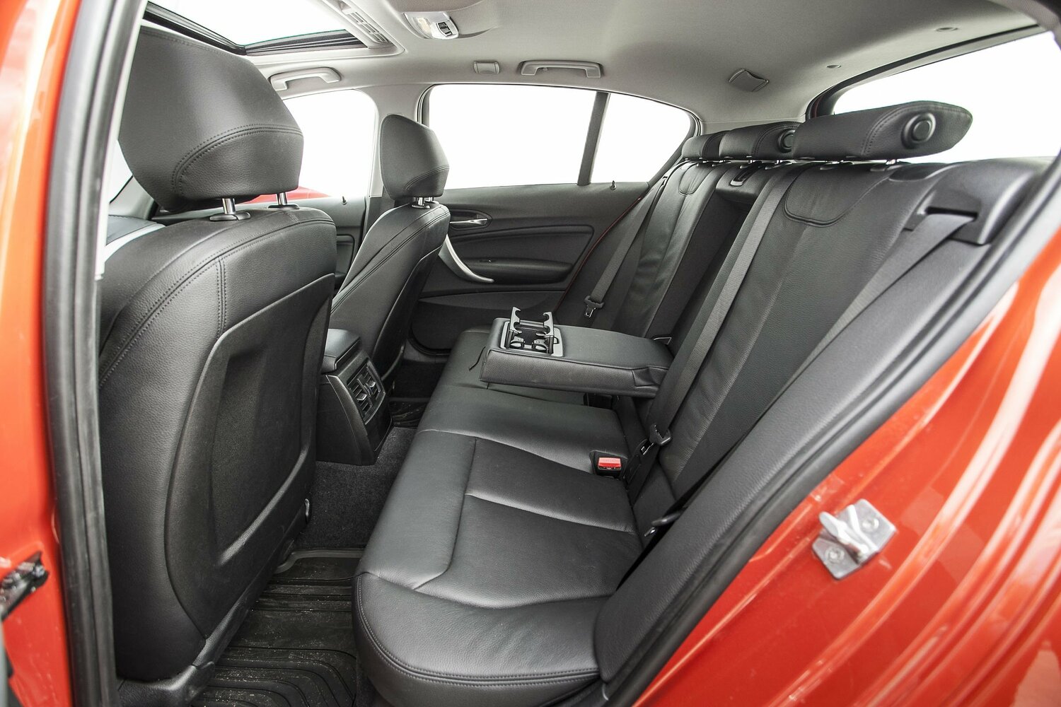 saloon-back_1