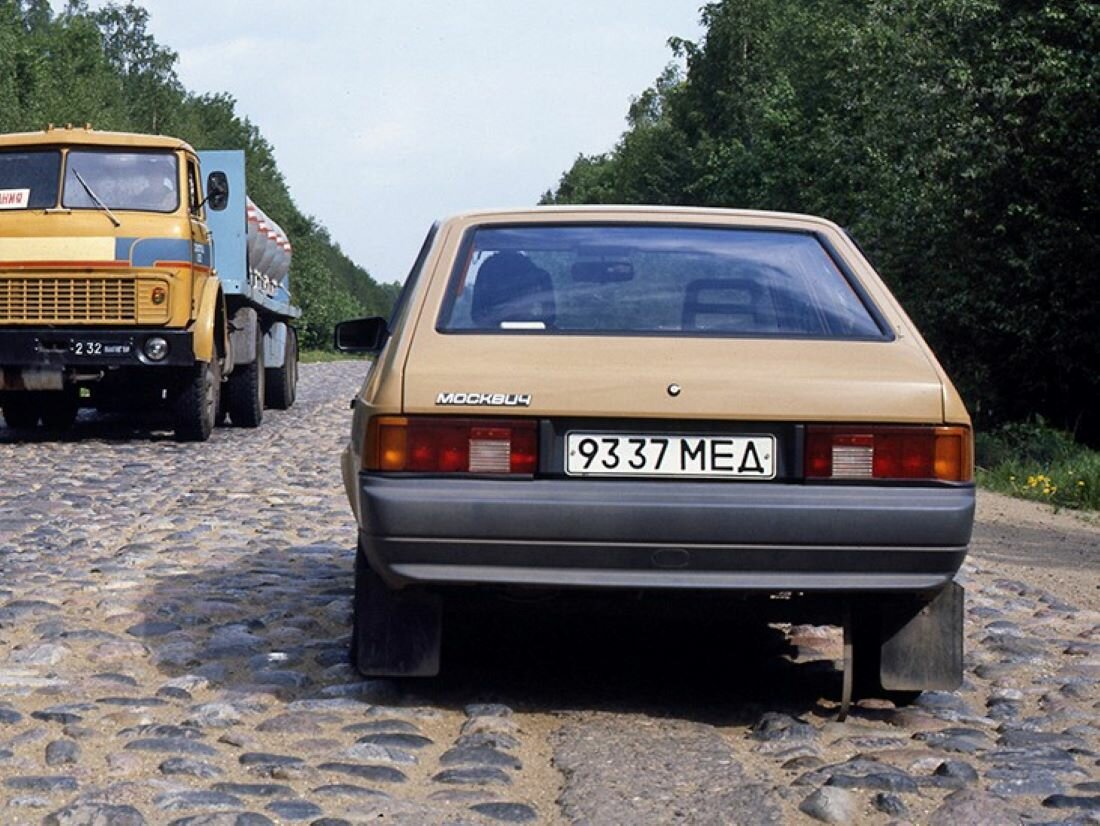 Сзади
