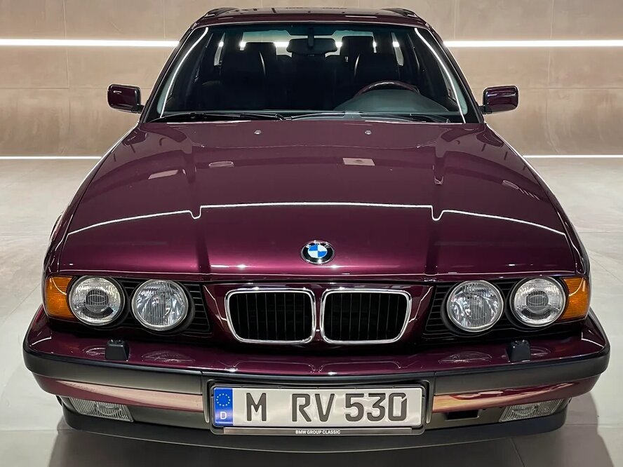 Спереди