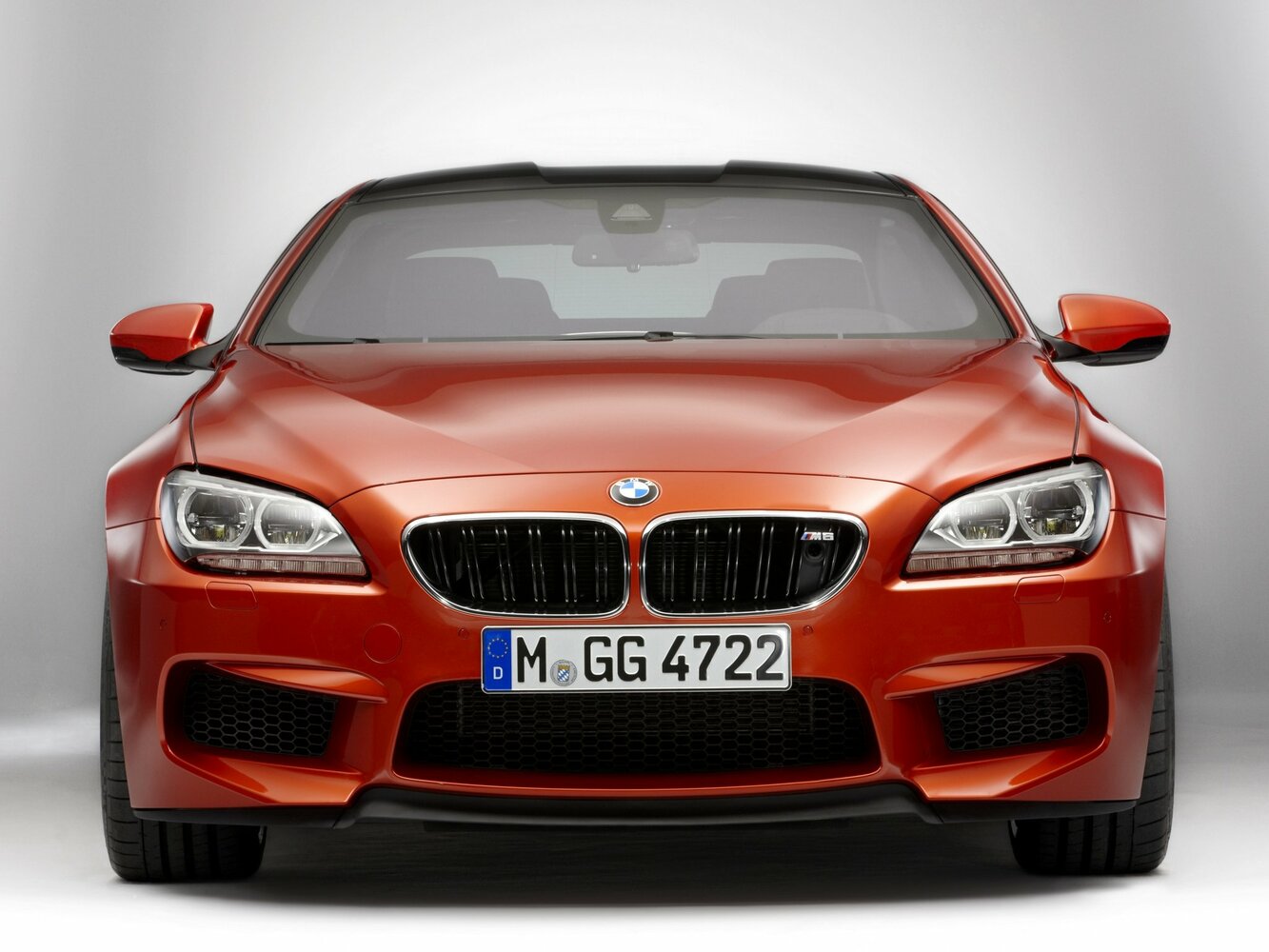 Спереди