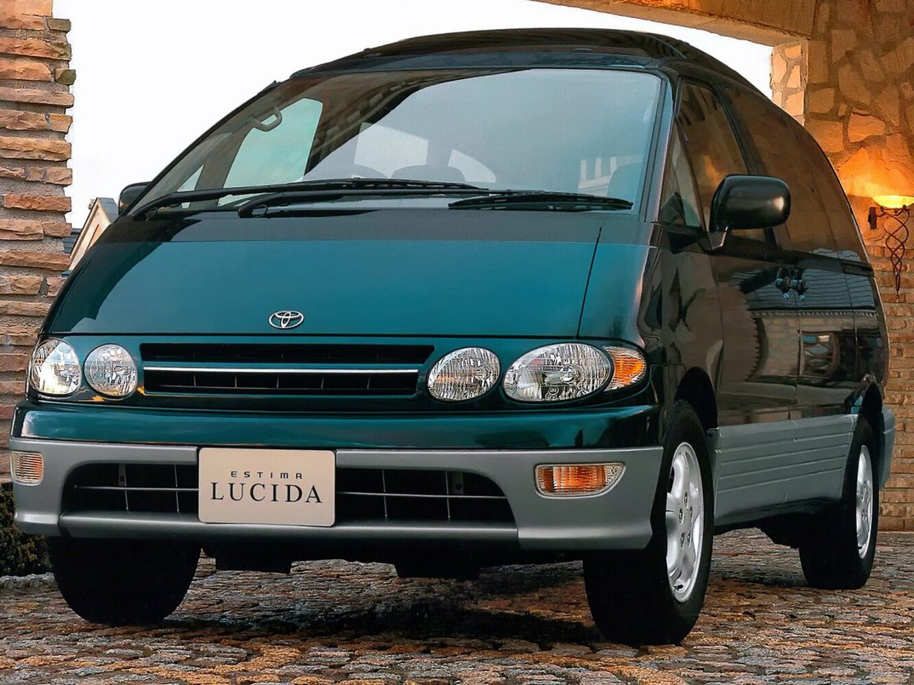 Lucida 2.2d MT (100 л.с.) 4WD
