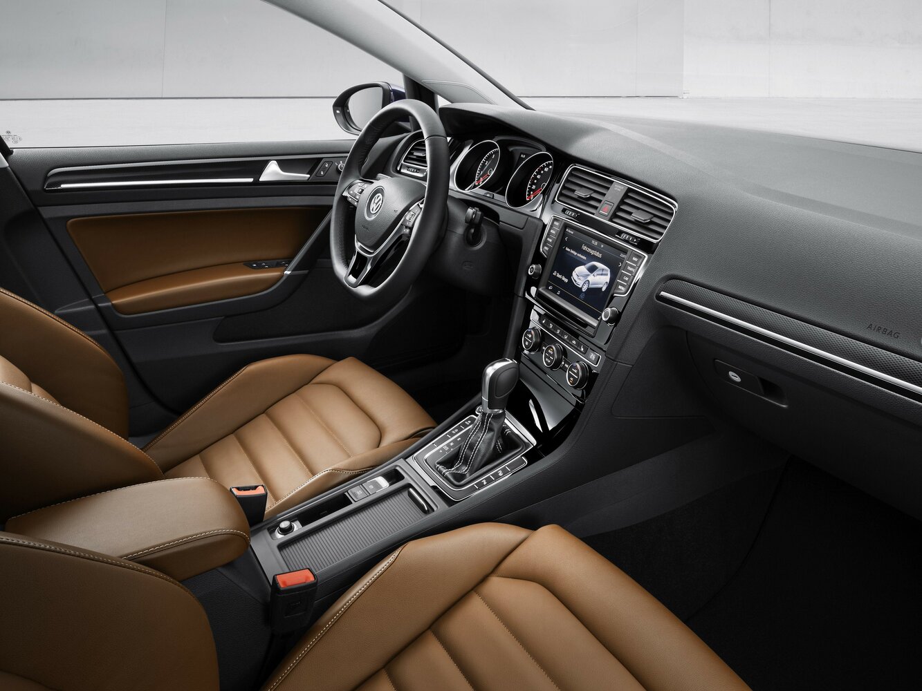 Салон спереди