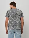 Мужская базовая футболка / Черно-белый орнамент