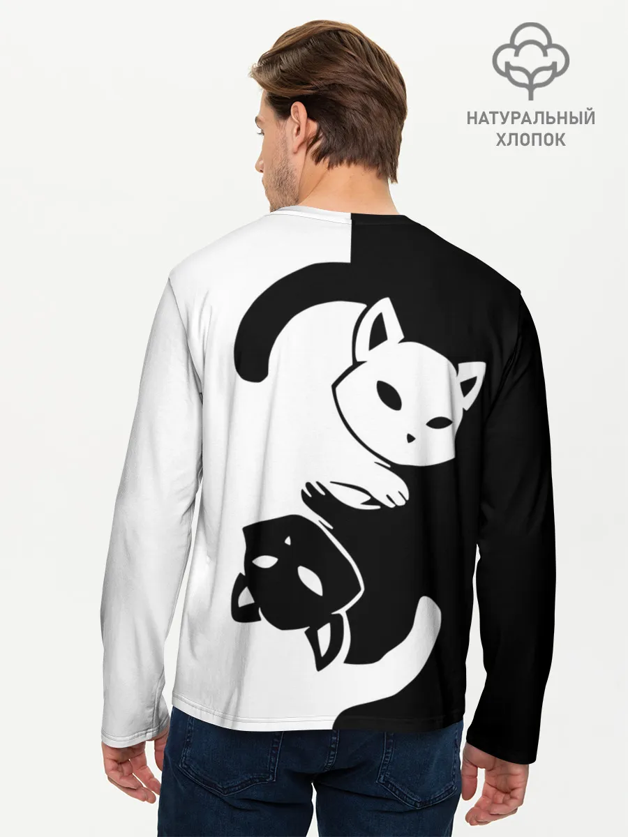 Мужской лонгслив базовый / Черный и белый кот кувыркаются.