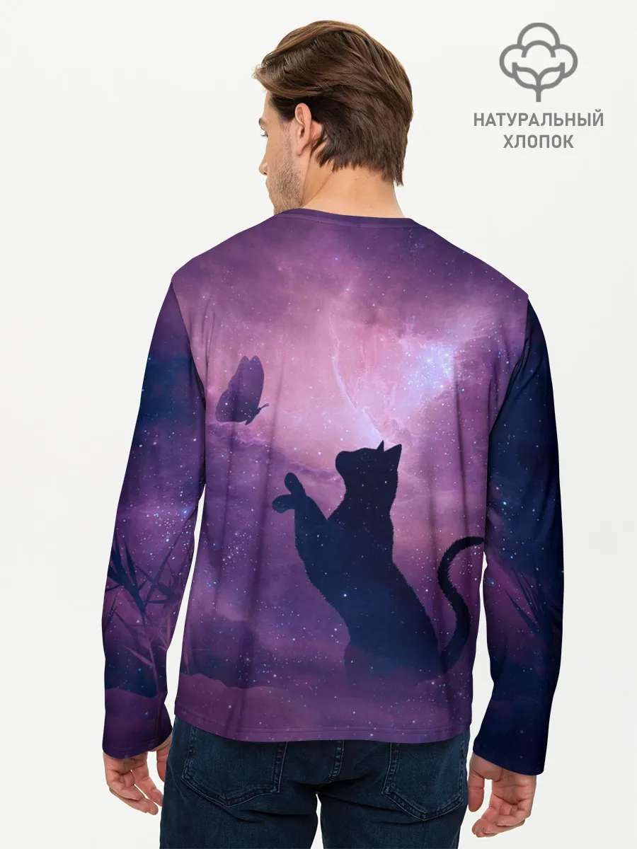 Мужской лонгслив базовый / Кошка играет с бабочкой