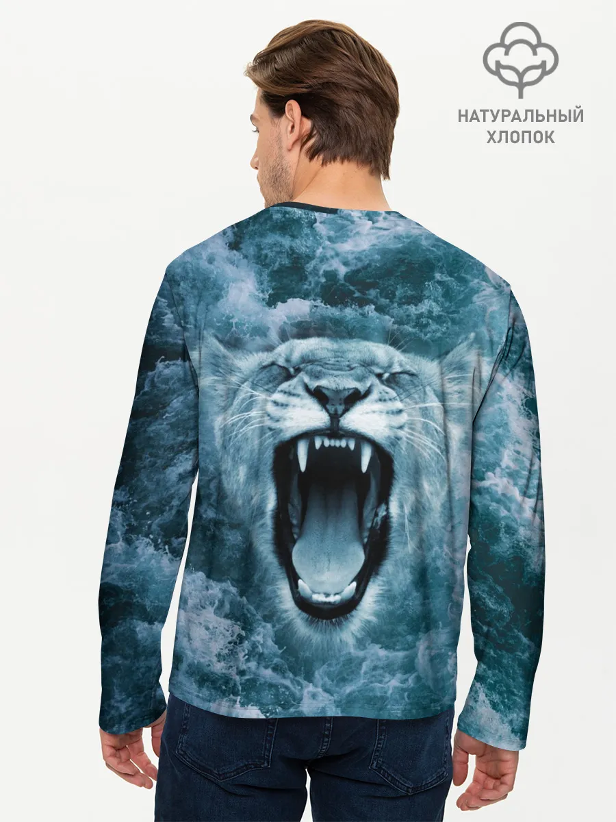 Мужской лонгслив базовый / Львица в бушующих волнах