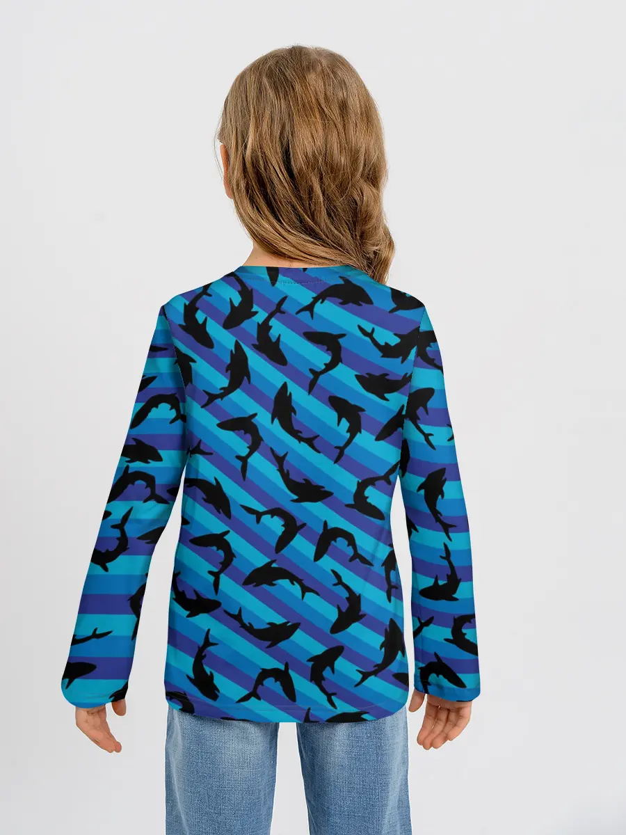 Детский лонгслив / Черные акулы паттерн
