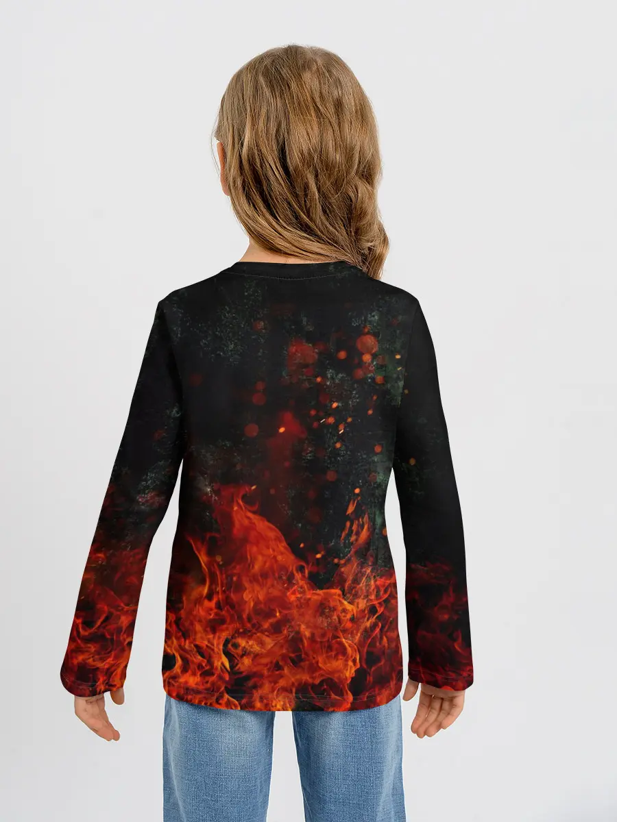 Детский лонгслив / Олень в горящем лесу Сибири