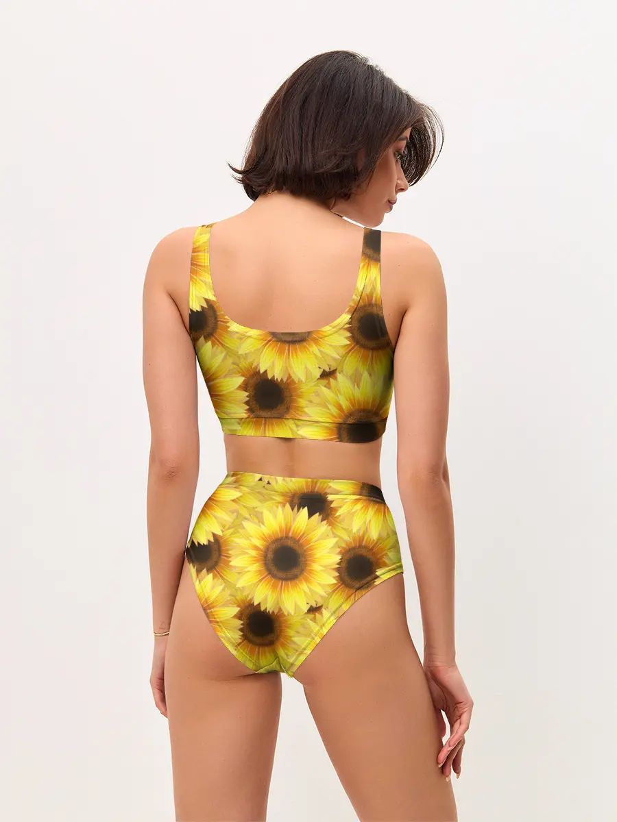 Женские топ и трусы / Подсолнухи в поле
