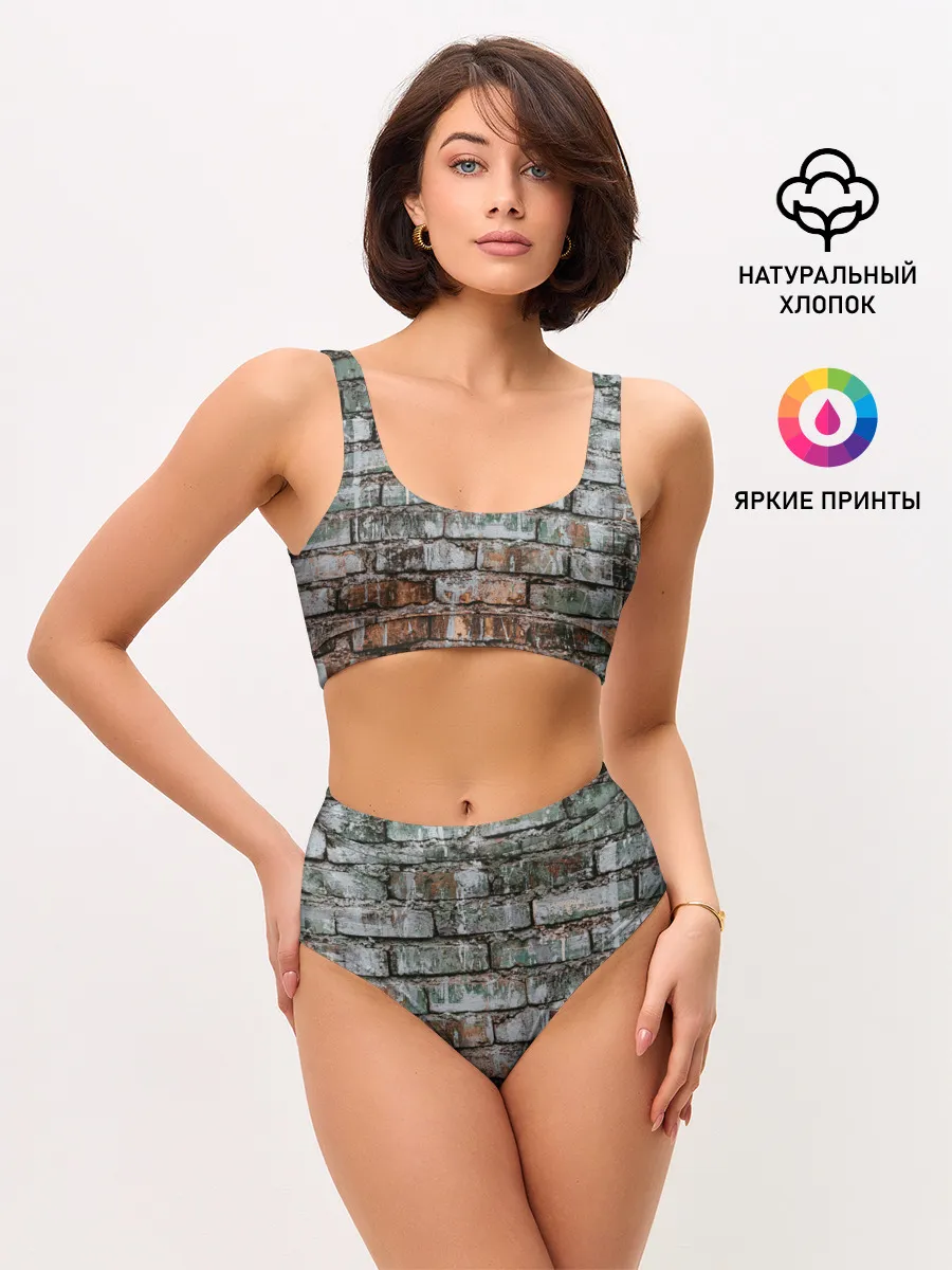 Женские топ и трусы / кирпичная стена потеки краска
