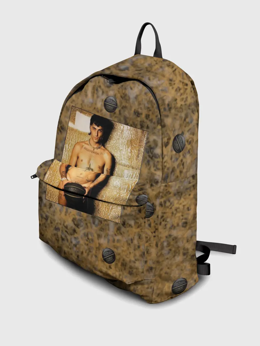 Рюкзак джинсовый / Damiano David. Фотосессия с мячом