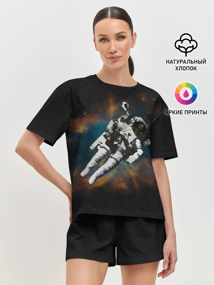 Женская пижама с шортами / Космонавт в космосе