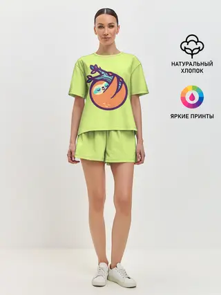 Женская пижама с шортами / Ленивец спит на ветке рисунок