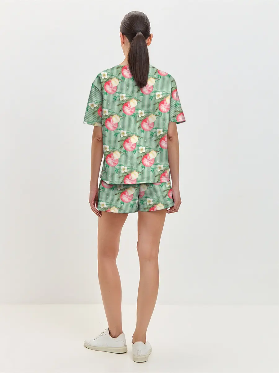 Женская пижама с шортами / Елочные игрушки шары