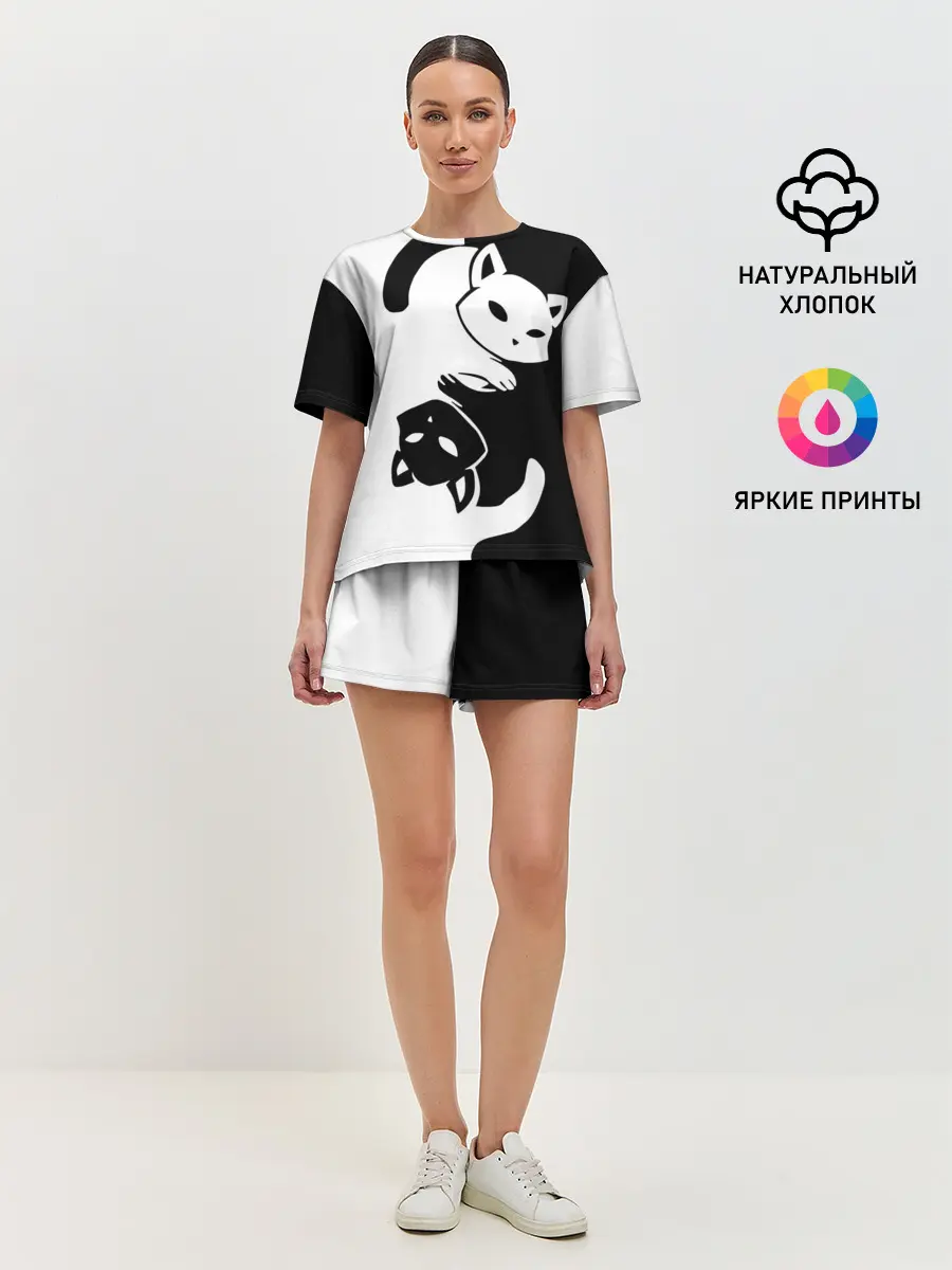Женская пижама с шортами / Черный и белый кот кувыркаются.