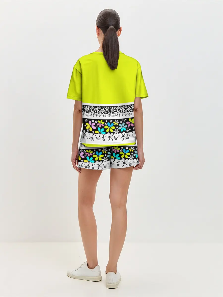 Женская пижама с шортами / Яркий цветочный узор