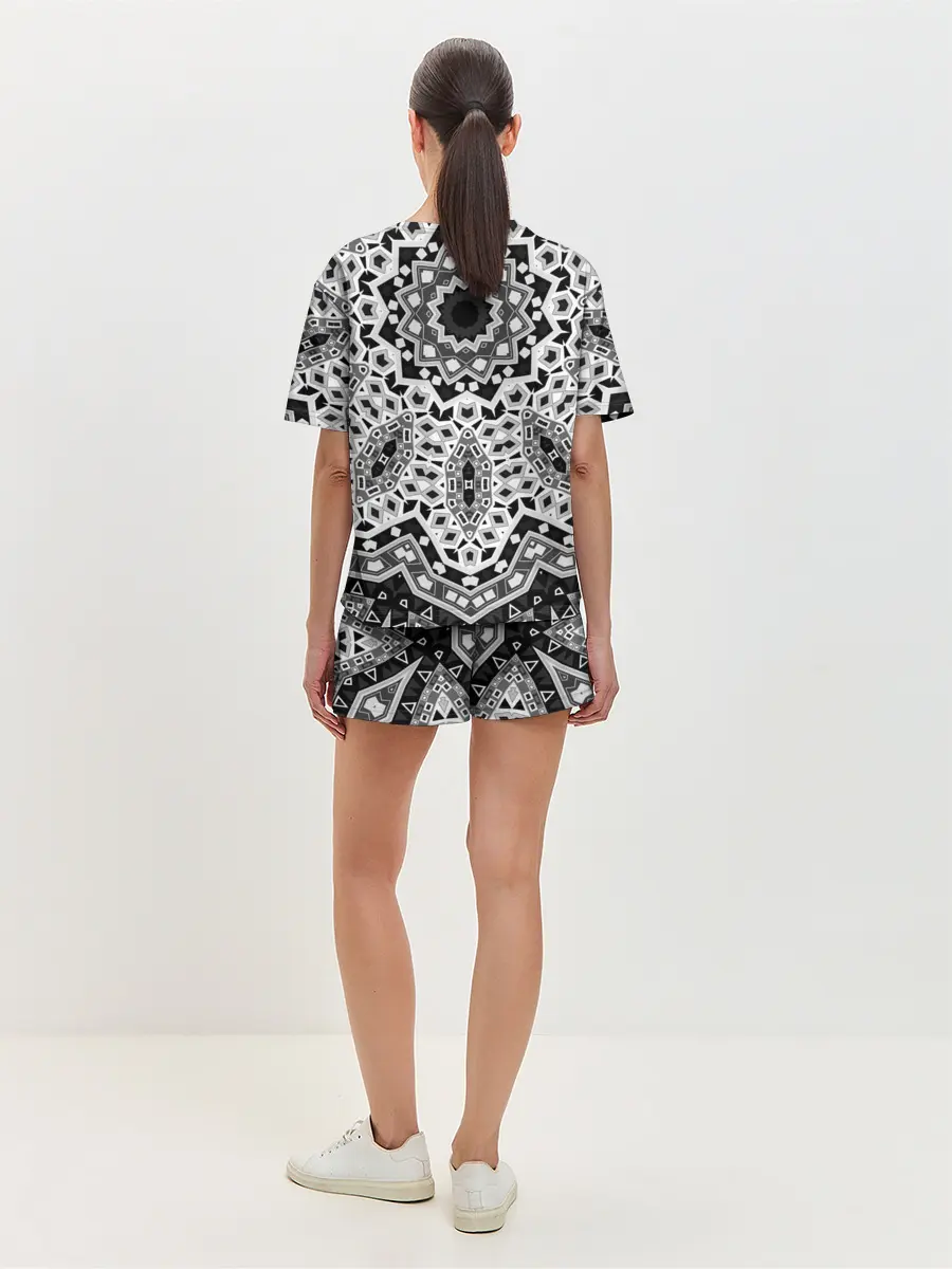 Женская пижама с шортами / Черно-белый орнамент