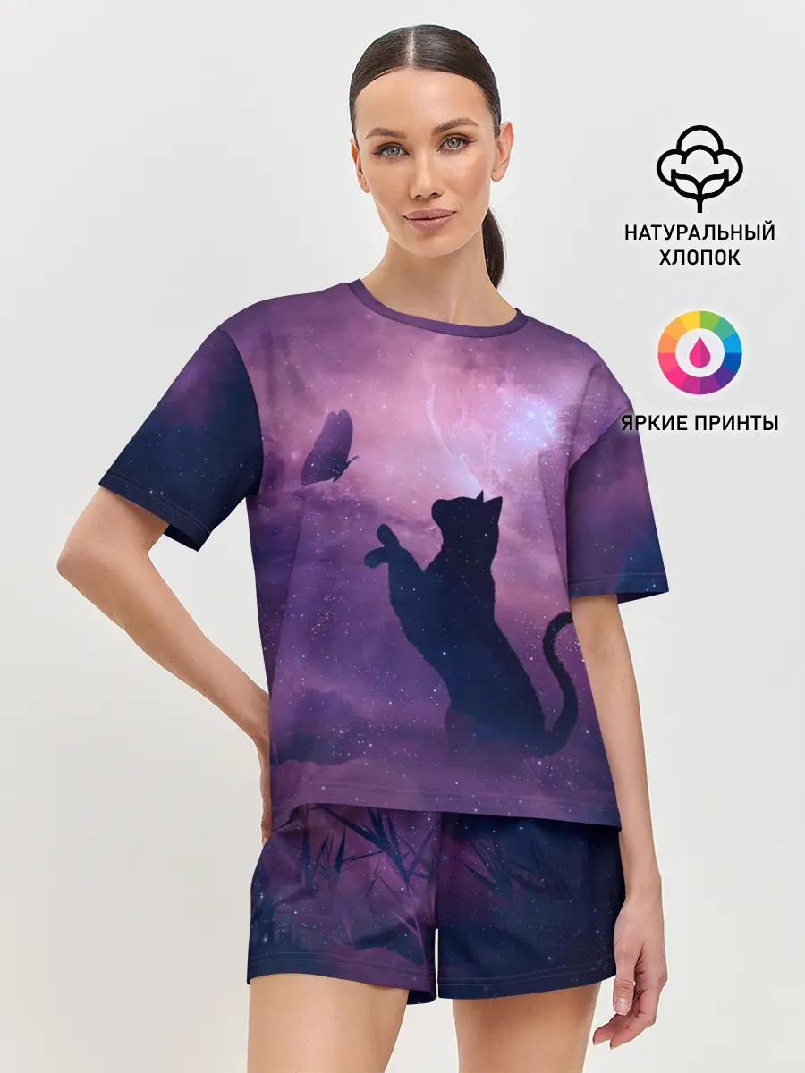 Женская пижама с шортами / Кошка играет с бабочкой