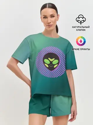 Женская пижама с шортами / Инопланетяша на зеленом фоне