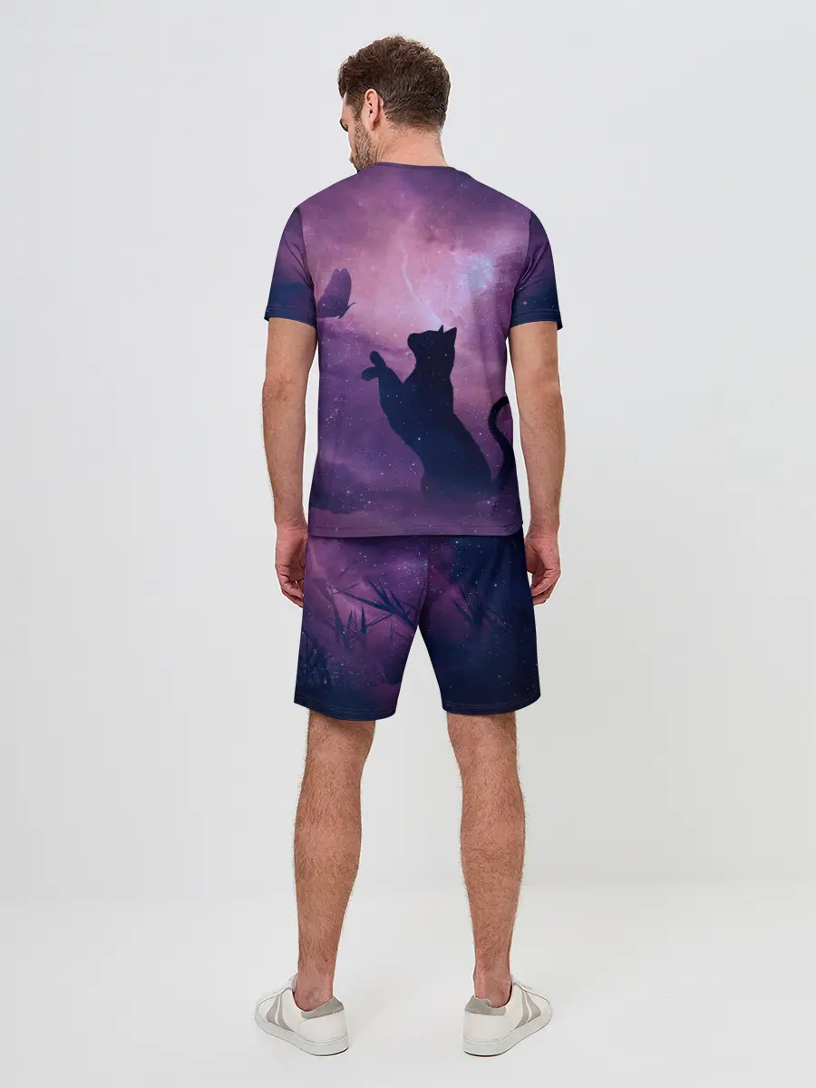 Мужской костюм с шортами / Кошка играет с бабочкой