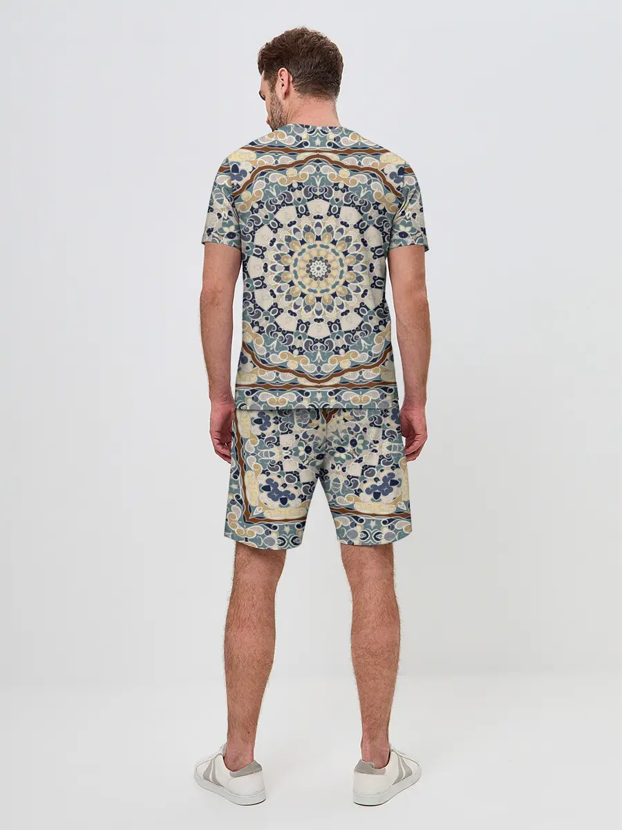 Мужской костюм с шортами / Ковер