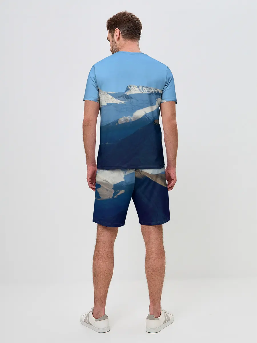 Мужской костюм с шортами / Снежные горы
