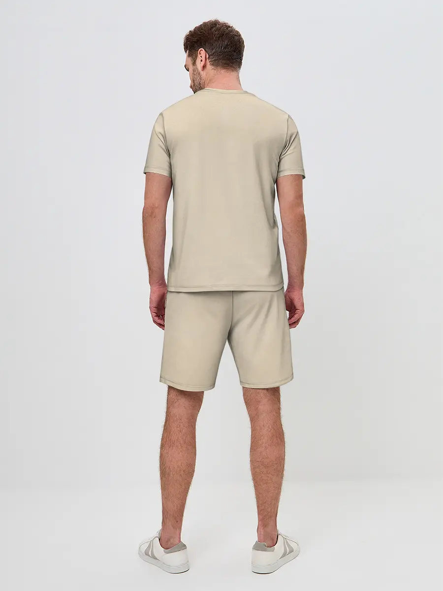 Мужской костюм с шортами / Парни целуются