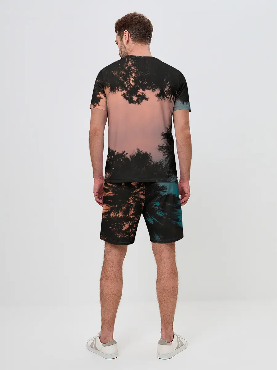 Мужской костюм с шортами / Пальмы вид снизу закат