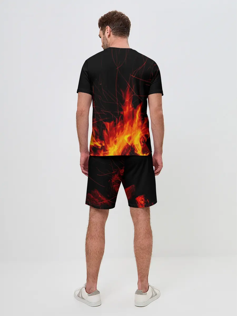 Мужской костюм с шортами / Ночной костер в лесу