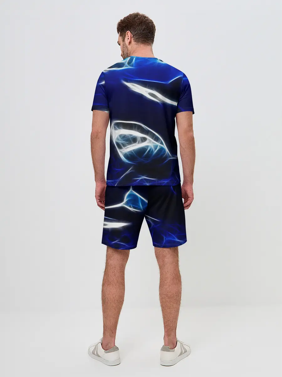 Мужской костюм с шортами / ДЕЛЬФИН В МОРЕ.