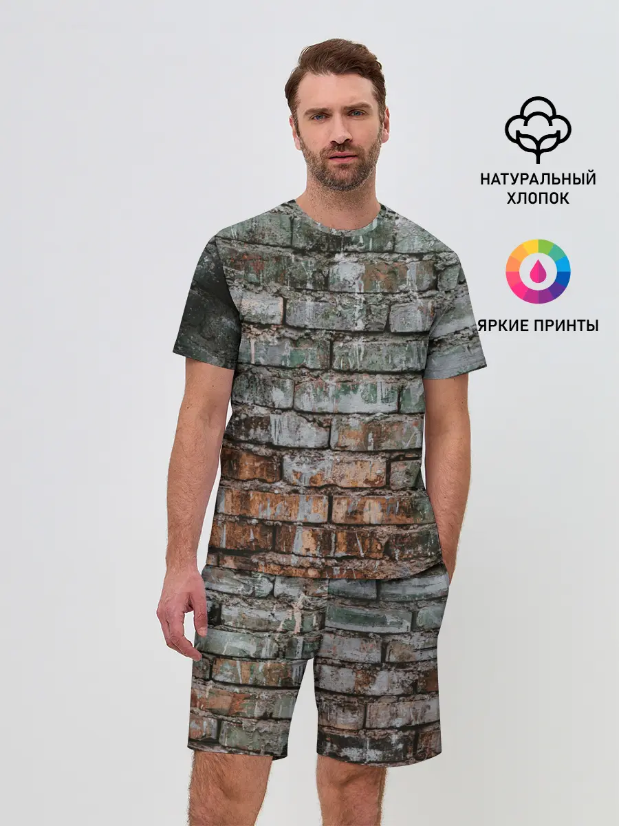 Мужской костюм с шортами / кирпичная стена потеки краска