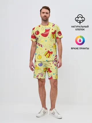 Мужской костюм с шортами / Новогодний узор на желтом фоне