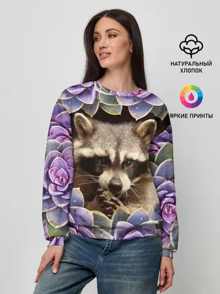 Женский свитшот / Енот среди цветов