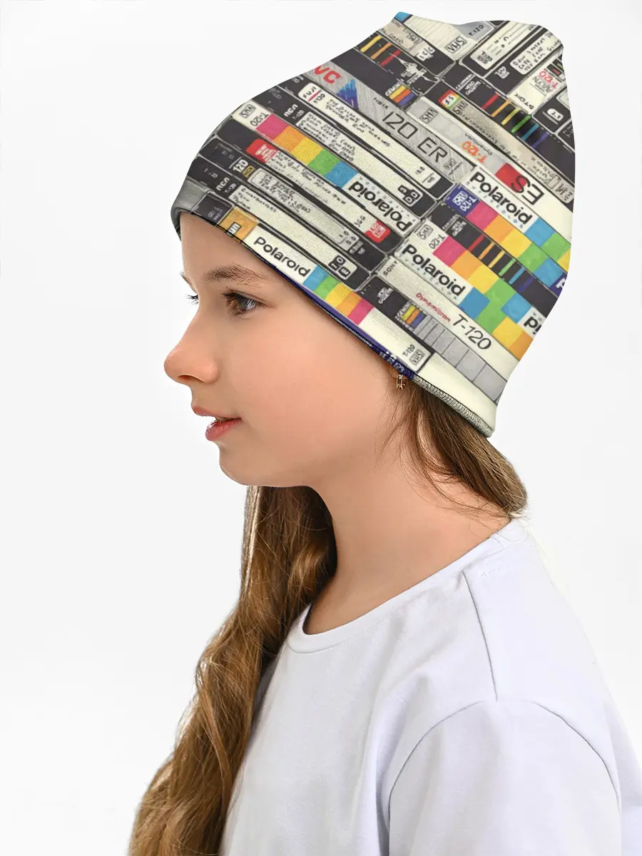 Детская шапка / VHS-кассеты