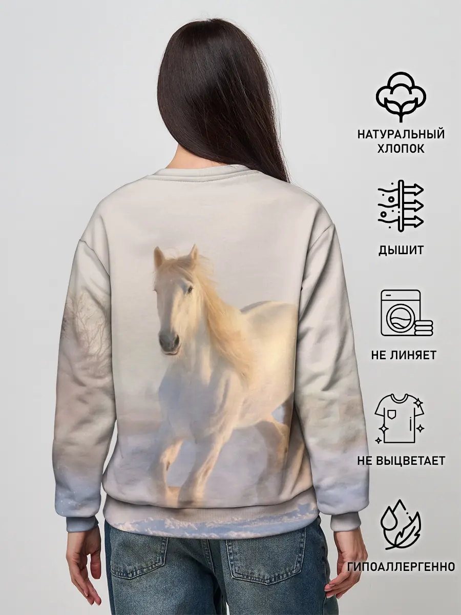 Женский свитшот / Белая лошадь на снегу