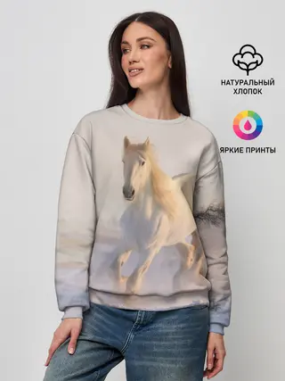 Женский свитшот / Белая лошадь на снегу