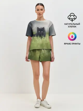 Женская пижама с шортами / черный кот на лугу