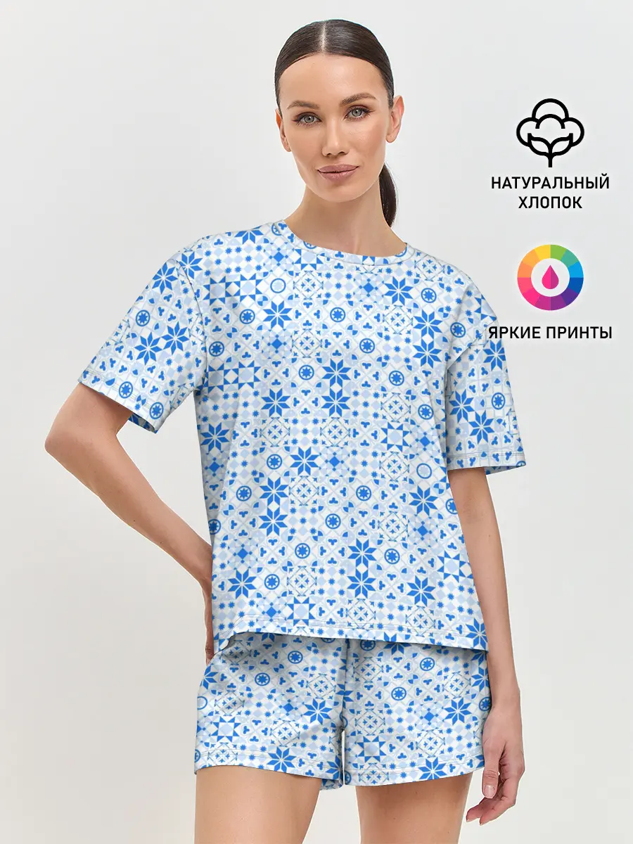 Женская пижама с шортами / Орнамент снежинки
