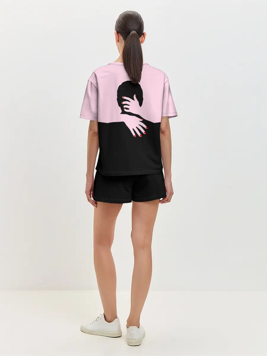 Женская пижама с шортами / Объятия и страсть